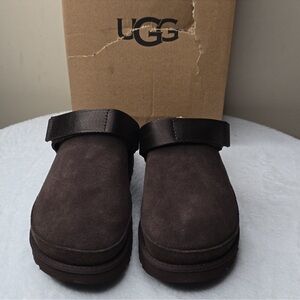 NWT UGG Goldenstar Clog - Dusted Cocoa